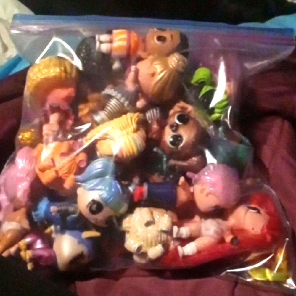 LOL DOLL BUNDLE- 35 dolls/3 Pets/15 Miniature/Baby Lol Dolls/Pets + Accessories